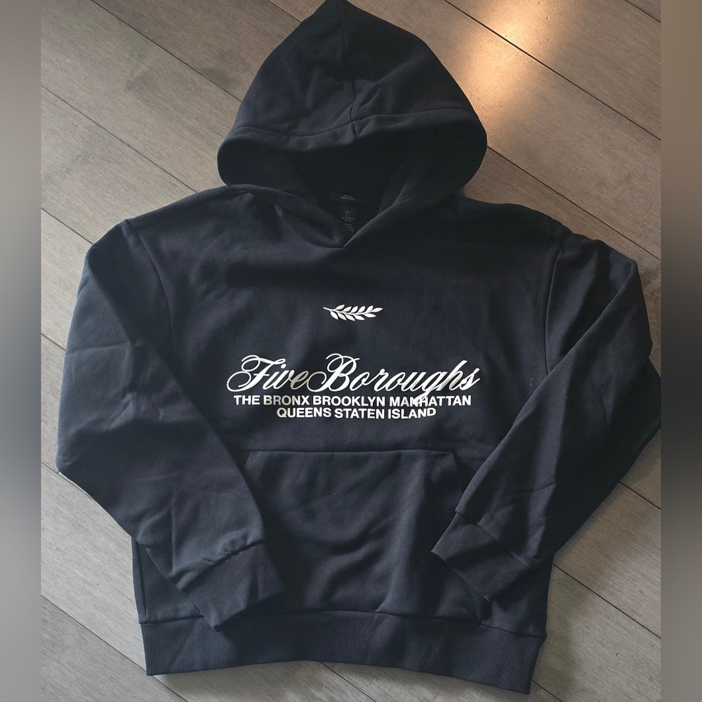 NWOT. H&M 5 BOROUGHS OF NEW YORK HEAVYWEIGHT OVERSIZE STYLE HOODIE  SMALL